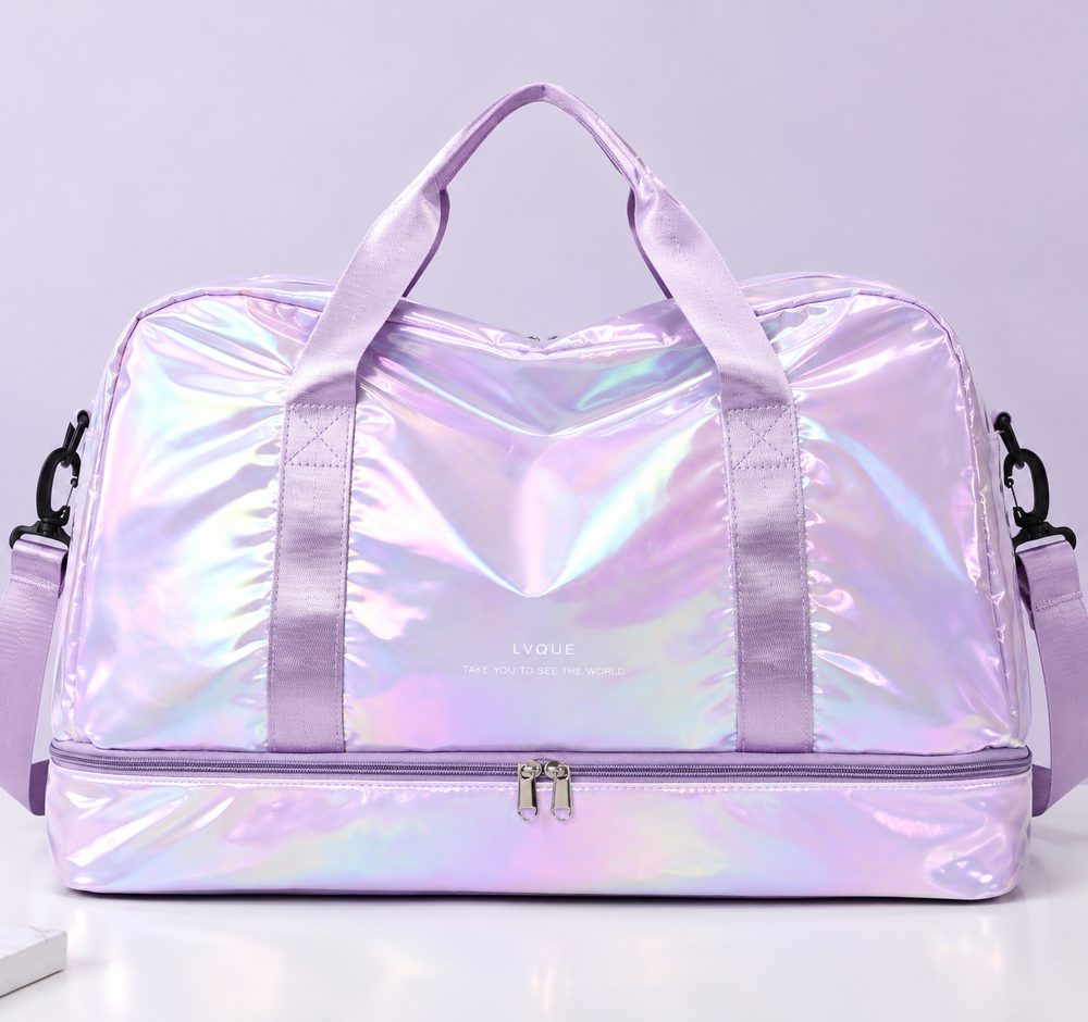 LVQUE holographic duffel in Lilac